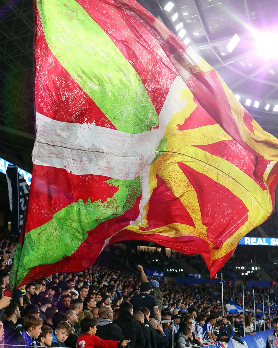 RealSociedadEUS's tweet photo. 💫 𝗘𝘂𝘀𝗸𝗮𝗿𝗮 delako euskaldun egiten gaituena.

🙌 Zorionak euskaldun eta nafartar guztioi! https://t.co/ggLEJq1jOH