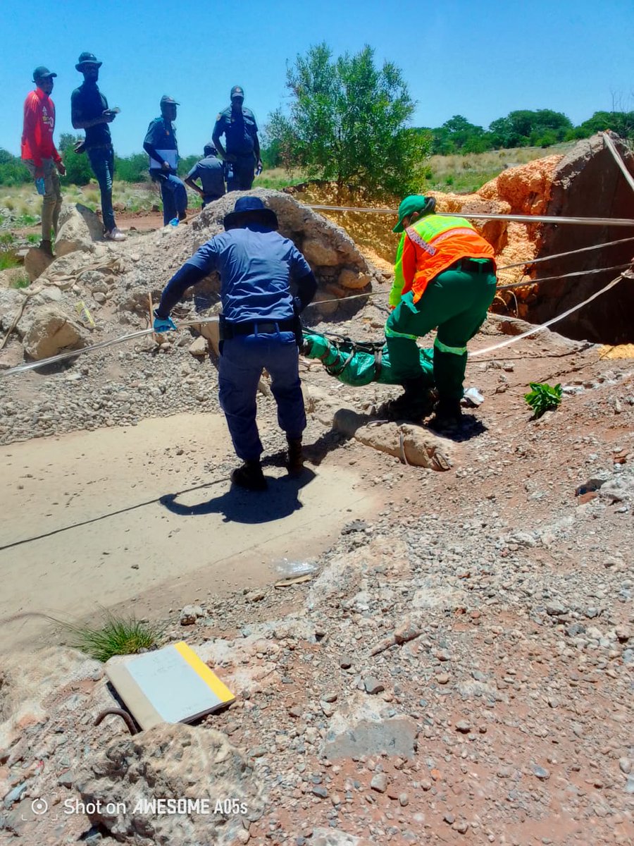 macua_sa's tweet photo. Stilfontein update: A body of a male has been retrieved by community rescue volunteers and it is difficult to identify at the moment as the North West Emergency Medical Services is still examining the body. A letter attached to the bag states that the resurfacing of the bodies be done quickly as the bodies are causing a bad smell. 
https://t.co/3LtgAeZ1uu                                                                                                                                                           #MACUAWAMUA                                                                                                                                                                                                                   #StilfonteinMine                                                                                                                                                                                                                       #NothingAboutUsWithoutUs