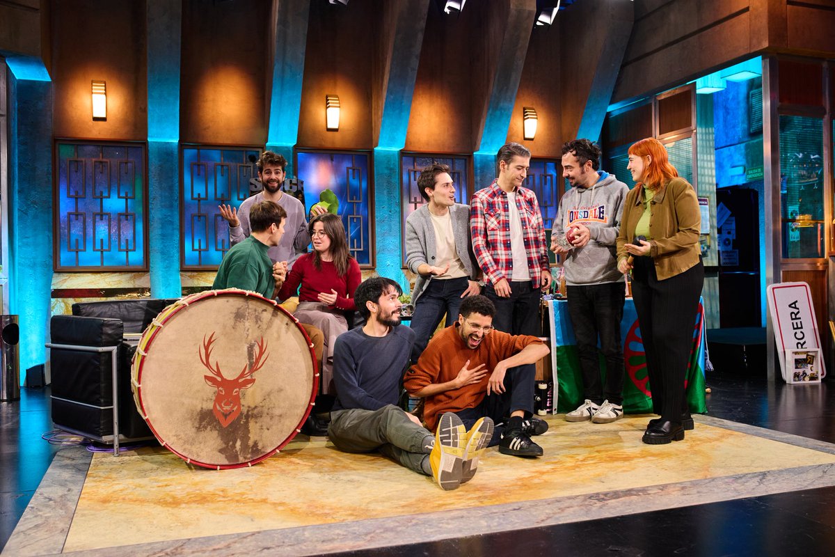 He aquí un equipo de guion nominado a un Premio Iris.
Viva <a href="/LaRevuelta_TVE/">La Revuelta</a> ❤️
Somos <a href="/omgdiegofabiano/">Diego Fabiano</a> <a href="/javiuve/">Javi Valera</a> <a href="/mcamposgalan/">Miguel Campos</a> <a href="/elenabeltran__/">Elena</a> <a href="/xManuelAlvarez/">Manuel Álvarez</a> <a href="/YunezChaib/">Yunez Chaib</a>  <a href="/iggyrubin/">Iggy Rubín</a> <a href="/Josie_asquerosi/">JosieAsquerosi</a> Helena Pozuelo, Xavi Daura, Javi Díaz y un servidor.
#PremiosIris #MejorGuion #TV