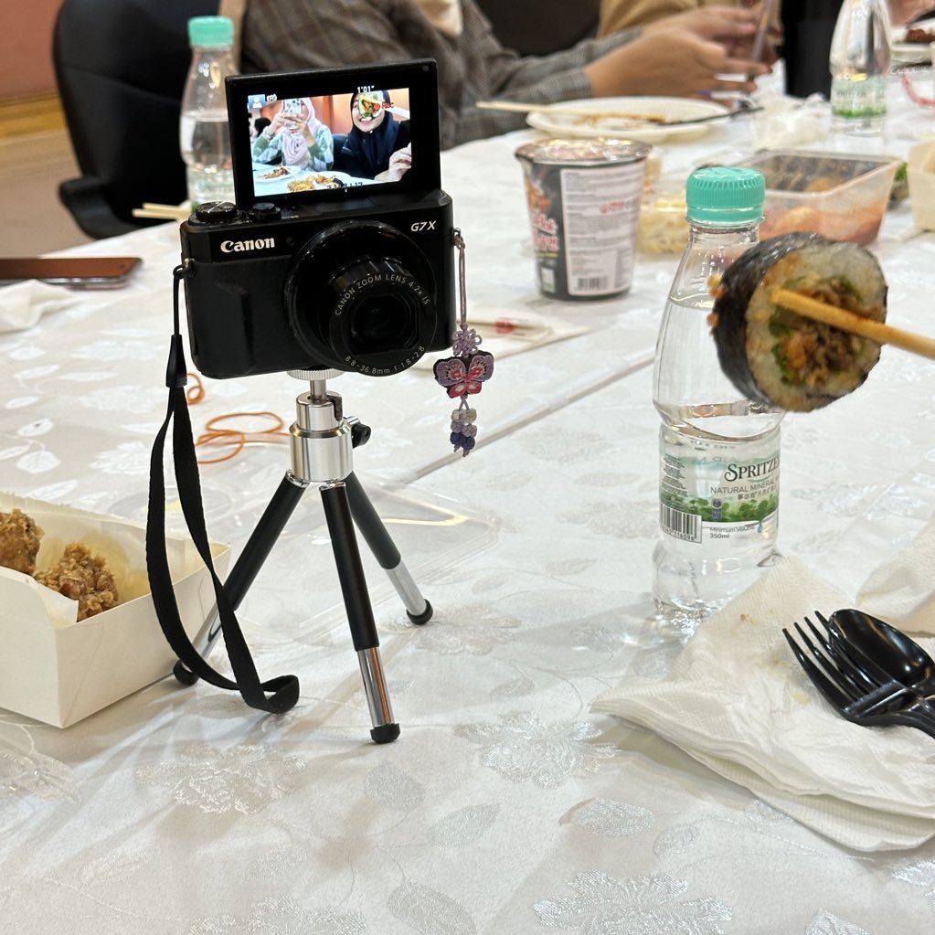 1LOVEKMG's tweet image. life outside stantwt 🥞🧈 

qrt with yours !!