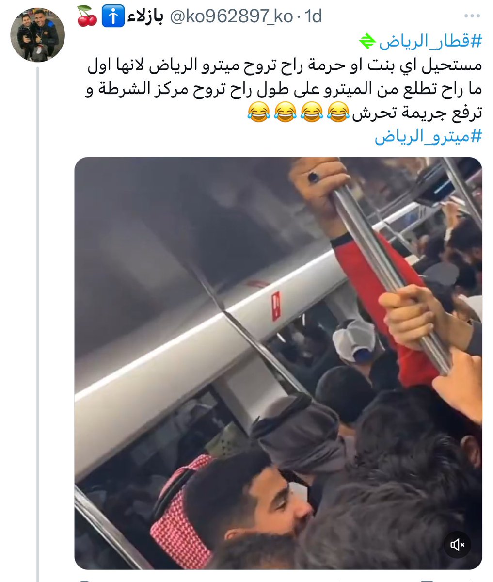 halgawi's tweet photo. يا سعوديين وين ألقى ( مغفر شرطة )في الرياض ؟
😂🌷 https://t.co/WinJudX1Tv