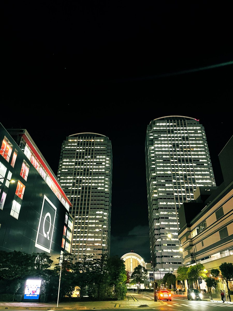 mama0308's tweet photo. 昨夜は夫が早く帰れると言ったので都内帰りの自分は駅で待っていて、一緒にミハマベースに行ったの。お目当てはファーメントリーシモツキIPA🍻こりゃまた美味かった!夫ハーフ✖️1、私パイント✖️2➕ハーフ✖️1😂
酒豪でスマン。しかし行き帰り並んで歩いてるだけで楽しかった〜
#MIHAMABASE https://t.co/MCHFMru0bq