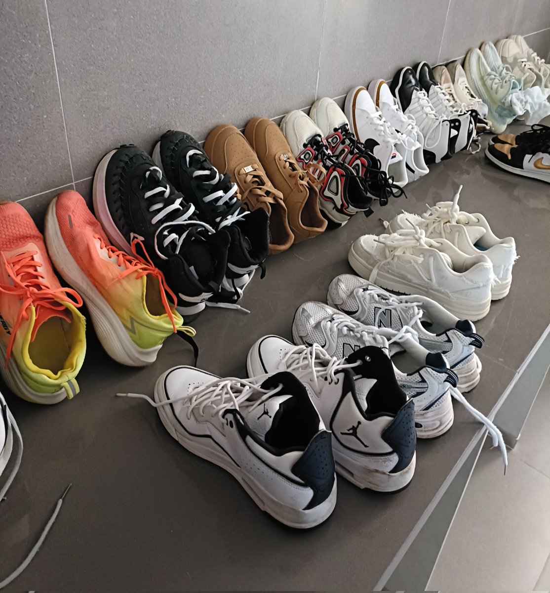 TGSFJC's tweet photo. 好多体育生的臭球鞋啊 https://t.co/vXy7OnKDWL