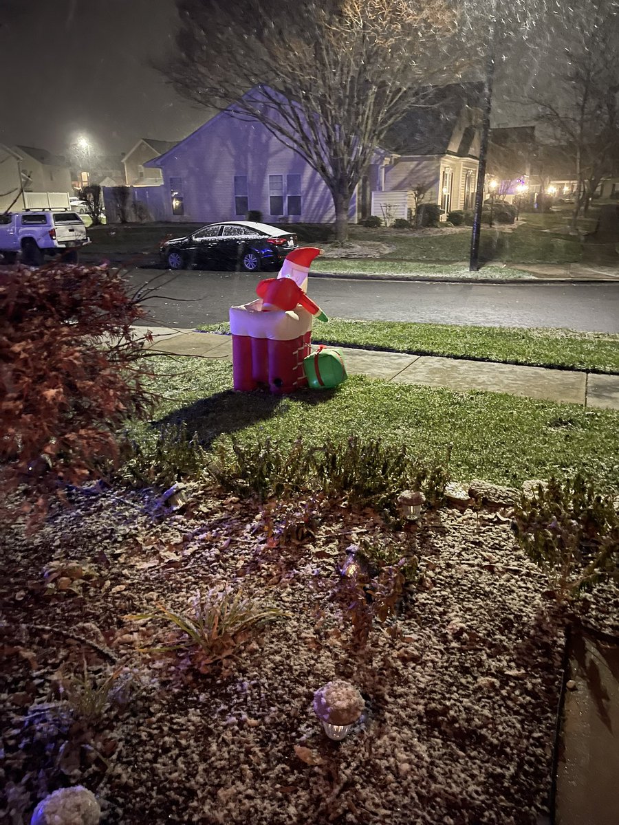racerkathy's tweet image. Tuesday, December 3, 2024, It’s officially snowing in Harrisburg NC! Light and fluffy. ❤️⛄️❤️❄️ #wcnc #wxbrad