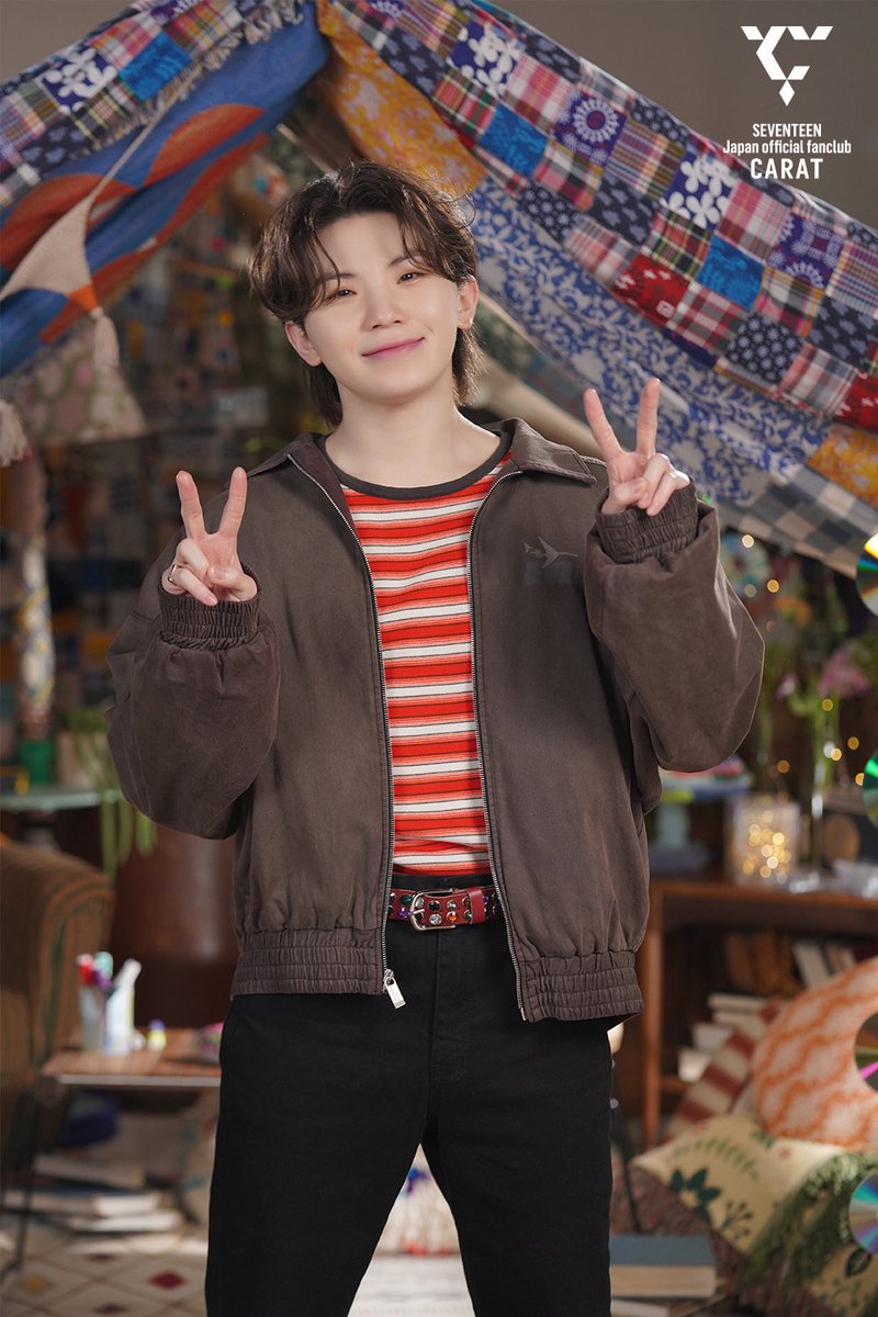woozimedia's tweet photo. shohikigen jacket behind #우지 https://t.co/m8OafP9oMD