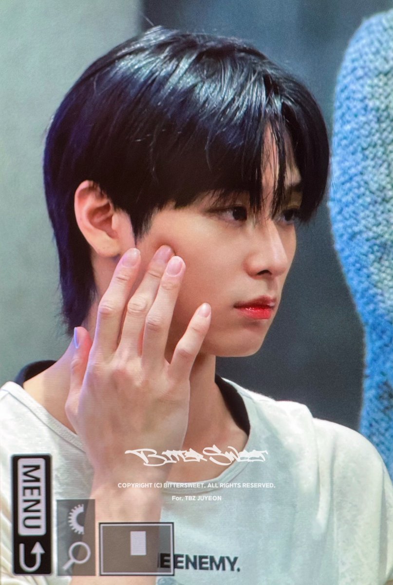 bittersweet_115's tweet photo. 241203 주연이 패치 붙였는데 신경쓰이나 꾹 눌러봄ㅋㅋㅋㅋㅋㅜㅜㅜ

#THEBOYZ #JUYEON #더보이즈 #주연 https://t.co/4lFZpcSZhD