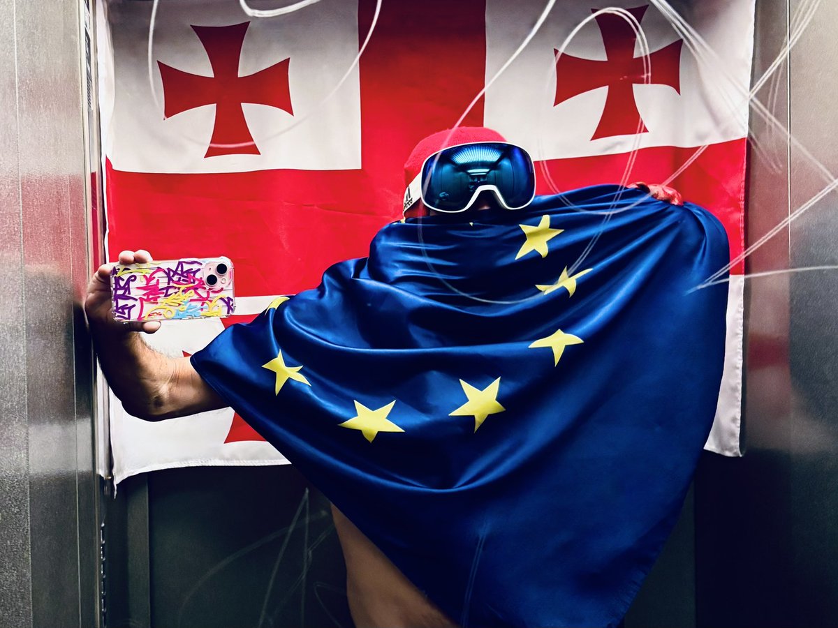 wilde_frank's tweet photo. #GeorgiaIsEurope #UkraineIsEurope #StandForUkraine #StandForGeorgia #StandForDemocray #StandForFreedom #LetUkraineStrikeBack #HelpUkraineWin #MakerussiaSmallAgain #NoTorussianRegime ๐ช๐ฌ๐ช๐ช๐บ๐บ๐ฆ๐ช join the demonstration @ Brandenburger Tor, Berlin - 5.December 18:00 https://t.co/OM453UYOgR