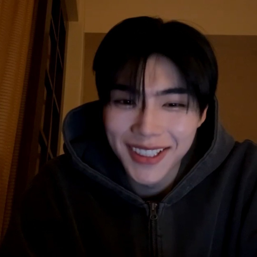 โอ่ย5555555555 กอนอุคมานลังเลนานมากว่าจะบอกดีมั้ย
เพราะเป็นความลับของกรุ๊ปเรา ค.ลับทางการค้า555555555555555

แต่สุดท้ายเอามาโชว์ให้ดูเป็นเจโร่จึ กอนอุคบอก นี้แหละๆ ขุมทรัพย์เลยล่ะ
กินก่อน 2 ชม. ลดบวมดีมาก มีกินก่อนนอนด้วย
เมมเบอร์เรากินทุกคนครับ ทุกคนไปซื้อมาเลย555555555555555555