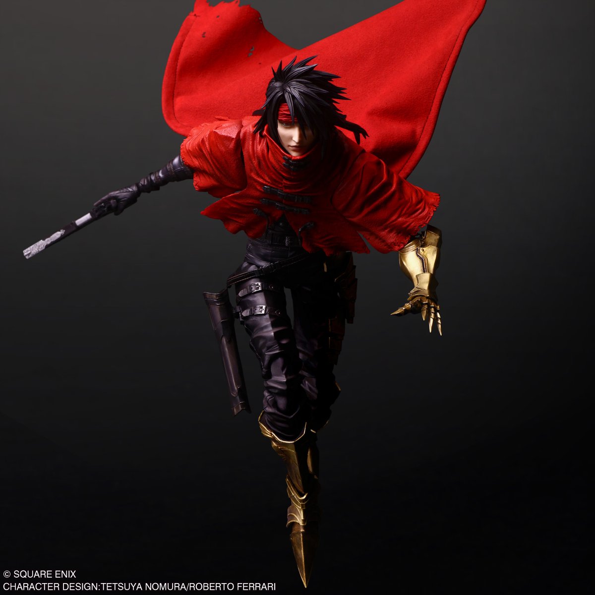 SQEX_MD_GOODS's tweet photo. 精巧な造形と豊かなギミックを実現した「PLAY ARTS真」シリーズが、ついに展開開始！その第一弾として、「ファイナルファンタジーVII リバース」より、ヴィンセント・ヴァレンタインが登場！

従来のPLAY ARTS改シリーズから改良された点として、新規仕様の股関節・関 節パーツを使用することで、これまでより滑らかで広い可動域を実現。
また、新ギミックとして眼球を動かすことが可能になり、これまで以上に幅広いシチュエーションの表現が可能だ。ワインレッドのマントには布生地を使用。
鋭い眼光の赤い瞳、左腕に身に付けたガントレット、金属質のブーツ等、「リバース」でより精巧になったヴィンセントの特徴的な姿を再現している。
付属品には銃と各種交換手が付き、劇中の様々な場面を表現可能だ。
https://t.co/JkzpBeROA0

#FF #FF7 #FF7R #ファイナルファンタジー