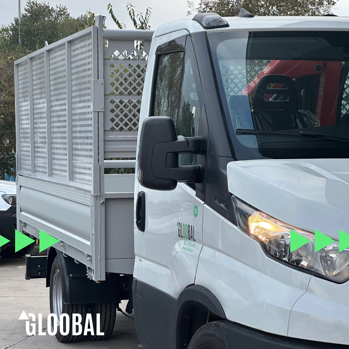 GloobalRenting's tweet photo. En #GLOOBAL nos aseguramos de que cada uno de nuestros vehículos esté completamente adaptado a las necesidades de nuestros clientes. Este #camióngrúa ha sido equipado con laterales personalizados para mejorar su funcionalidad y para optimizar los trabajos en la vía pública.💪 https://t.co/GregTJwJV4