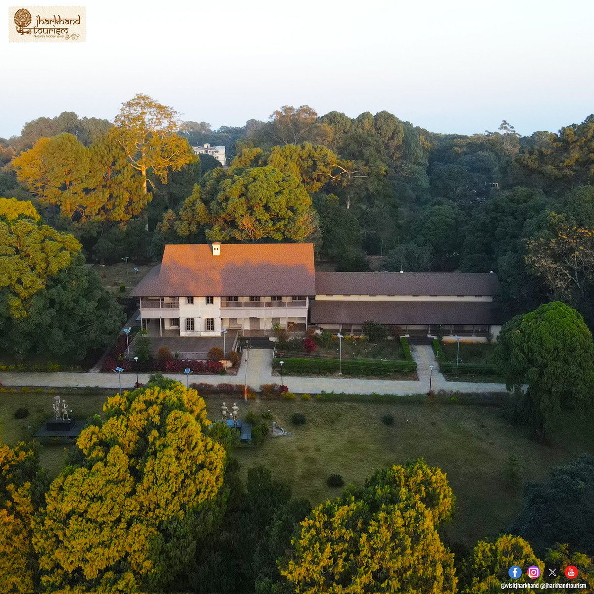 VisitJharkhand's tweet photo. Netarhat, the "Queen of Chotanagpur," offers stunning sunrise and sunset points, the serene Ghaghri Falls, and the historic Chalet House. Its natural beauty and cool climate make it a must-visit destination in Jharkhand.

 #Netarhat #VisitJharkhand #DekhoHamaraJharkhand https://t.co/6C62jQGn7f