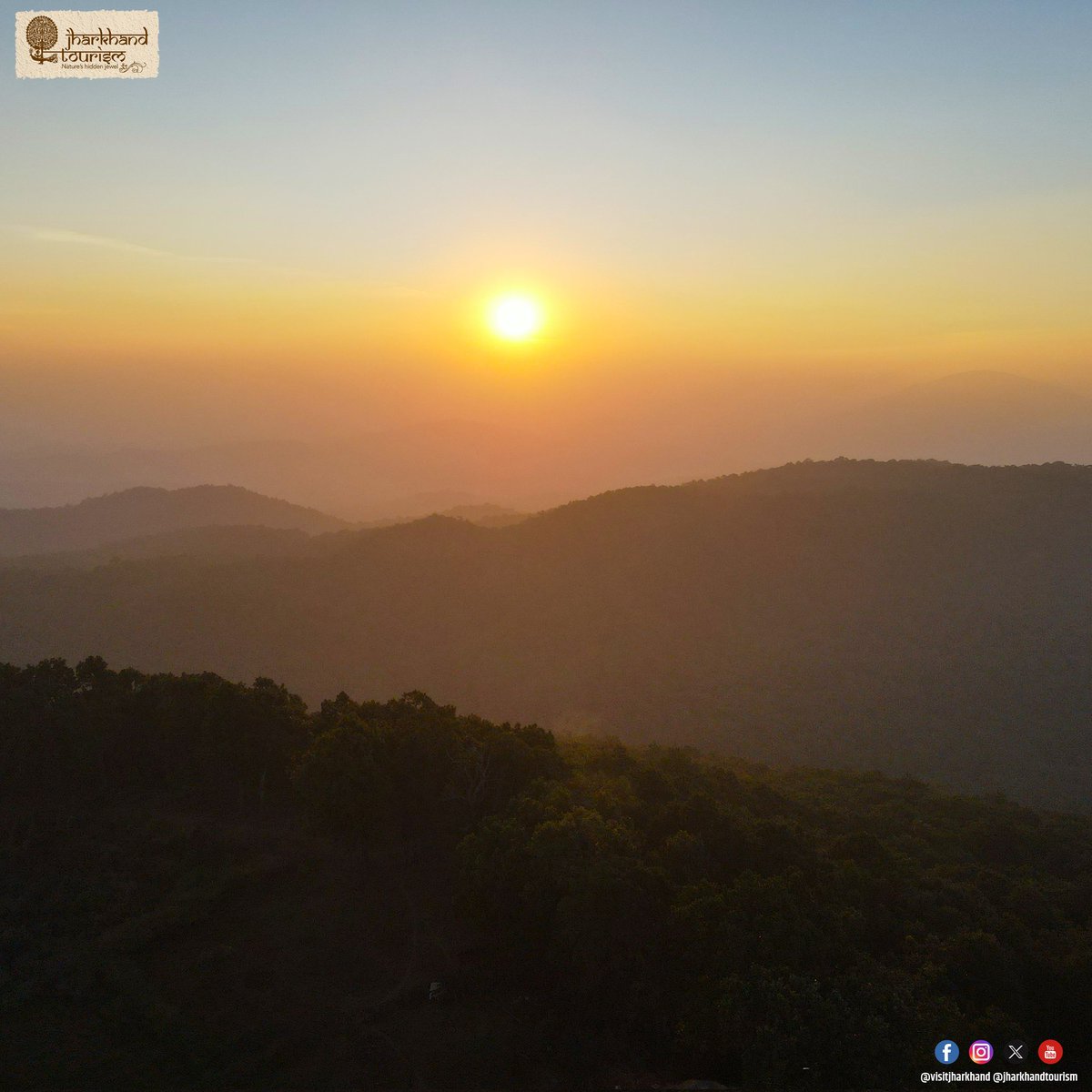 VisitJharkhand's tweet photo. Netarhat, the "Queen of Chotanagpur," offers stunning sunrise and sunset points, the serene Ghaghri Falls, and the historic Chalet House. Its natural beauty and cool climate make it a must-visit destination in Jharkhand.

 #Netarhat #VisitJharkhand #DekhoHamaraJharkhand https://t.co/6C62jQGn7f