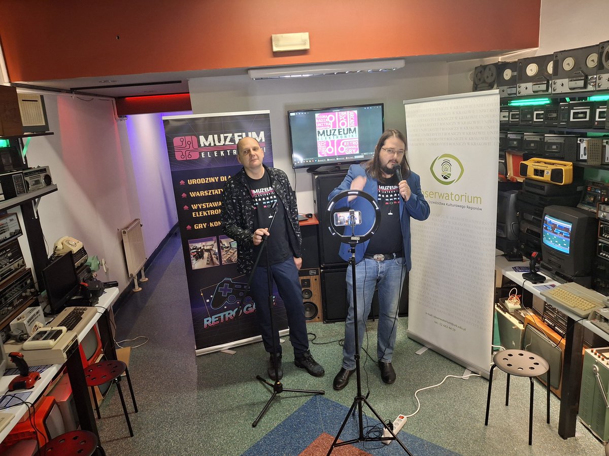 KarolKrolURK's tweet photo. Zimowe PikseLOVE w Muzeum Elektroniki 🕹️ wydarzenie Na Turystycznym Szlaku Cyfrowego Dziedzictwa Kulturowego zgromadziło licznych uczestników w @UMChorzow #RID #LaboCDeK #nauka #retrogames #retrocomputing 🔊 https://t.co/k4Zy2OXrtV https://t.co/2olXndJfgr