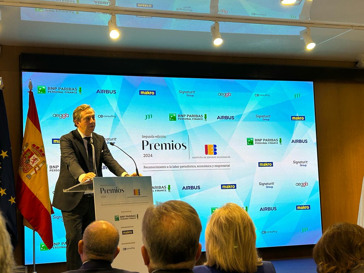 sonipax's tweet photo. Ayer asistí a la Entrega de Premios en la 2ª Edición Premiso Instituto de Estudios Económicos (@IEE_madrid ). 

Enhorabuena a los 🔝 premiados 👏 👏 
🏆 Laura Olías, Carlos Segovia, Pablo Hernández de Cos y Margaritis Schimas

https://t.co/cNHuiKY0DN https://t.co/HL3xAOGwNo