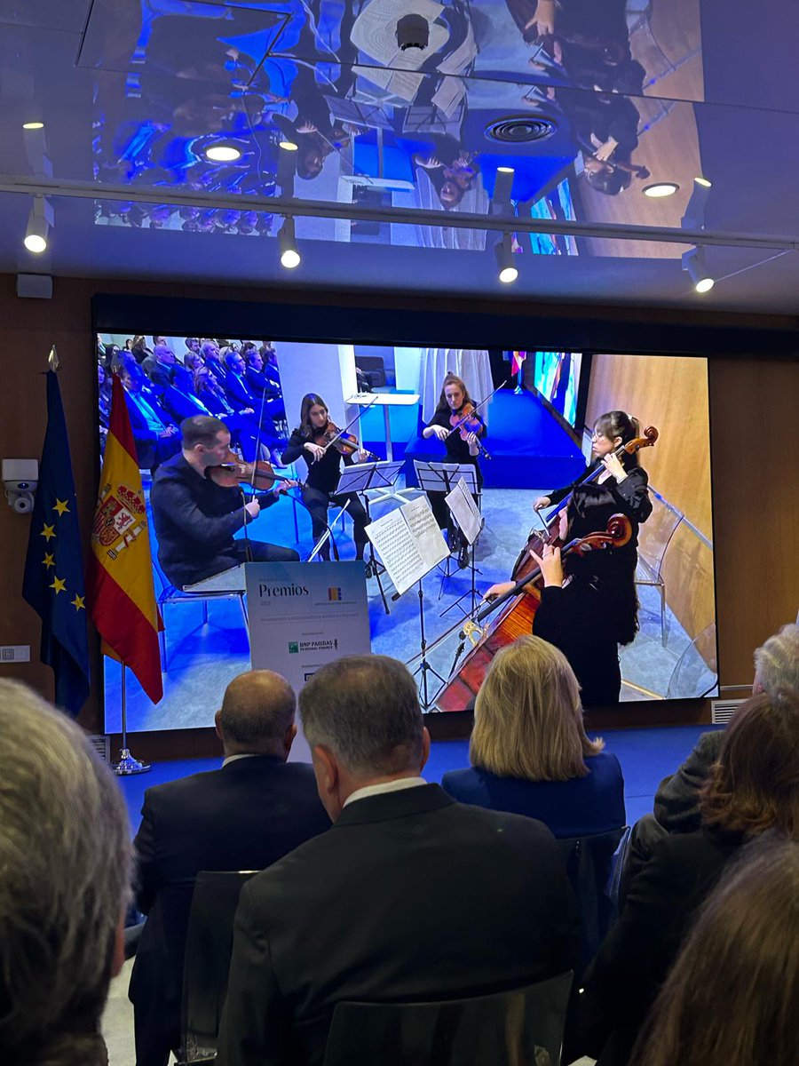 sonipax's tweet photo. Ayer asistí a la Entrega de Premios en la 2ª Edición Premiso Instituto de Estudios Económicos (@IEE_madrid ). 

Enhorabuena a los 🔝 premiados 👏 👏 
🏆 Laura Olías, Carlos Segovia, Pablo Hernández de Cos y Margaritis Schimas

https://t.co/cNHuiKY0DN https://t.co/HL3xAOGwNo