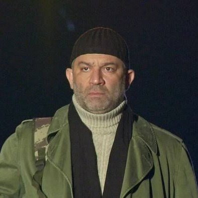 Tarikatları eleştirdiği için kapatılan Arka Sokaklar dizisi hakkında Ümit Özdağ:

“Yıllardır izlenen bu dizide, cemaat eleştirisi var diye dizi yayından kaldırıldı.

Bu nedir biliyor musunuz. Türk milletinin bir devleti yok, devlete tarikat ve cemaatler el koymuştur demektir.”