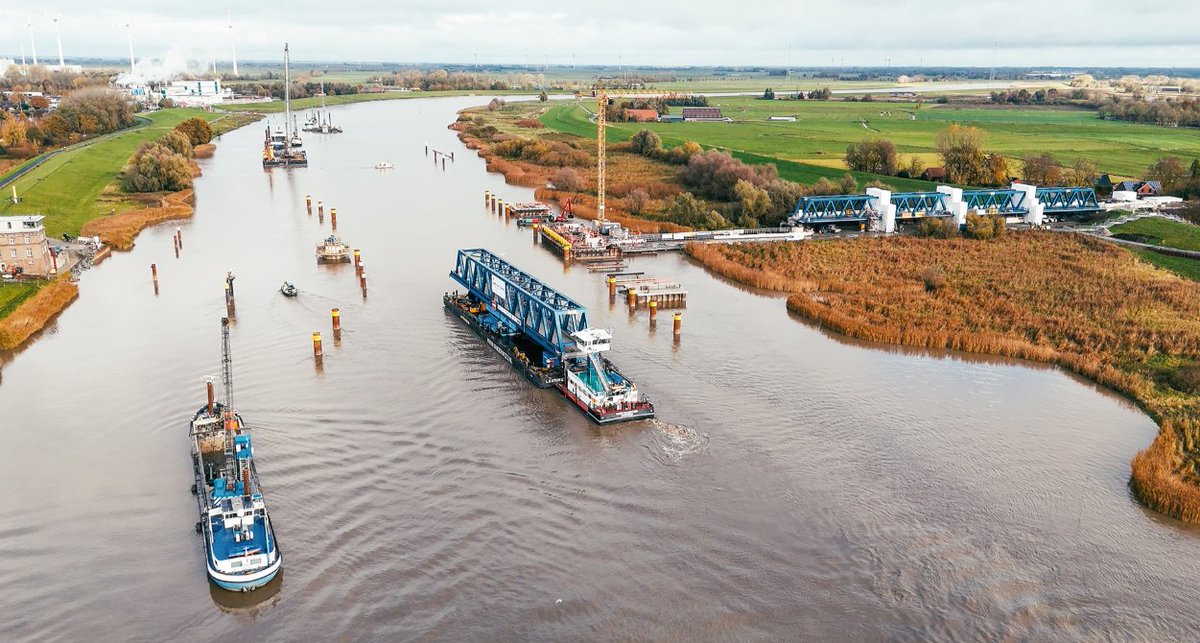 Vandaag is het 9 (!) jaar geleden dat de spoorbrug tussen Groningen en Bremen, de Friesenbruecke, werd kapot gevaren.
De bouw van een nieuwe brug vordert gestaag.
#grafiekvandedag

bauprojekte.deutschebahn.com/p/friesenbruec…