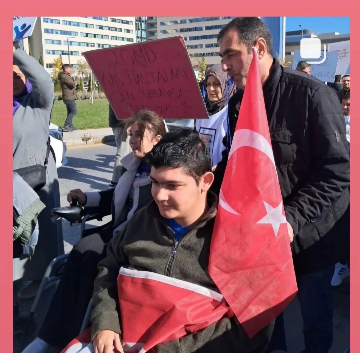 3 Aralık Dünya Engelliler Günü, empati, anlayış ve eşitlik adına bir farkındalık günüdür. Engelleri birlikte aşabiliriz, yeter ki kalplerde engel olmasın. Daha erişilebilir bir dünya için hep birlikte çalışalım. 💙
En büyük engel sevgisizliktir.
 #DünyaEngellilerGünü