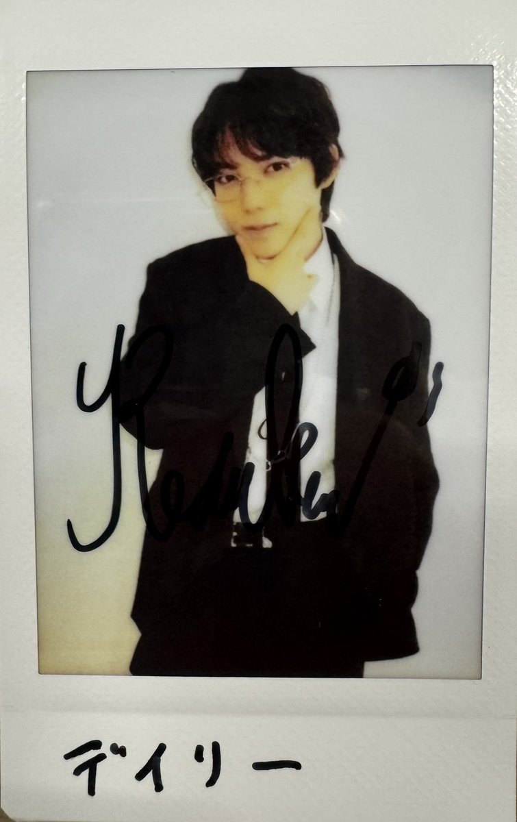 Daily_EBiDAN's tweet photo. - ̗̀📢#観測者 の皆様へ

”原因は自分にある。”独占インタビューをコンビニプリントで発売︎中🖤      （11日間連続‼️）
第4回の12月4日は『 #小泉光咲』🤍
また【#げんじぶ 祭り】として、チェキプレゼントも実施🎁
応募方法は当アカウントのフォロー＆RP☝🏻 ̖́
お楽しみに～🎶

#原因は自分にある 。 https://t.co/Qpr2QhdXTP