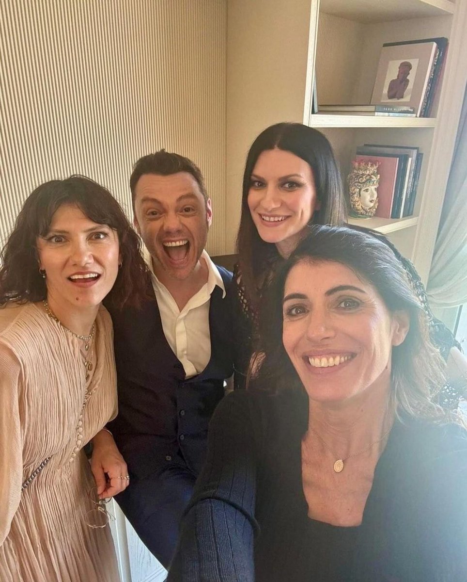 lavocedellapau's tweet photo. The power this pic holds… https://t.co/Eh25Vzatq6
