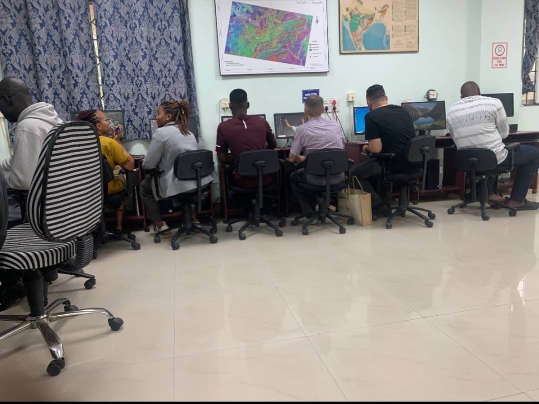 geosss22's tweet photo. Good morning!

Our professional Members are feeling it already at the Geological Survey Training Institute, India. 

GEO-SSS is a Scientific Society, whose aim is to Promote, Support and Advance Earth Science in the Republic of  S.Sudan

Join us today &amp; be part of our movement! https://t.co/ZUAnCreWRL