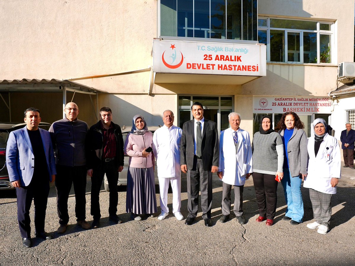 umutymz's tweet photo. 25 Aralık Devlet Hastanesi Başhekimi Op. Dr. Mehmet Emin Türk ve kıymetli hekimlerimizi ziyaret ettik. Hastenemizin sorunları hakkında bilgi aldım. 
Kıymetli misafirperverliklerinden dolayı çok teşekkür ediyorum. 
Hekimlerimizin haklarını koruyacağız, daima yanlarında olacağız. https://t.co/fWjzOS9D6p