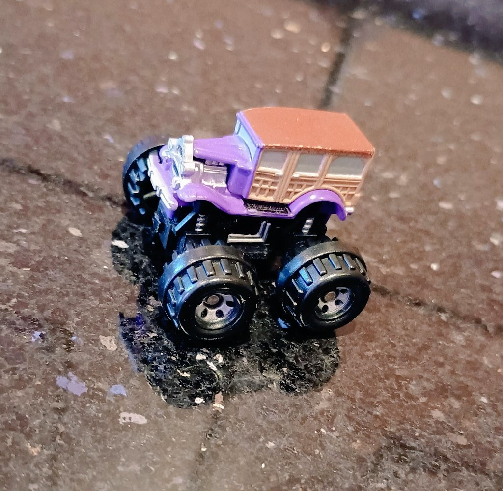 Diecast_Heroes's tweet photo. Who remembers #MicroMachines? We went to @Retro_Sect and found several we never saw before. One of them came home with us 😁 https://t.co/6uSC7nOeyI