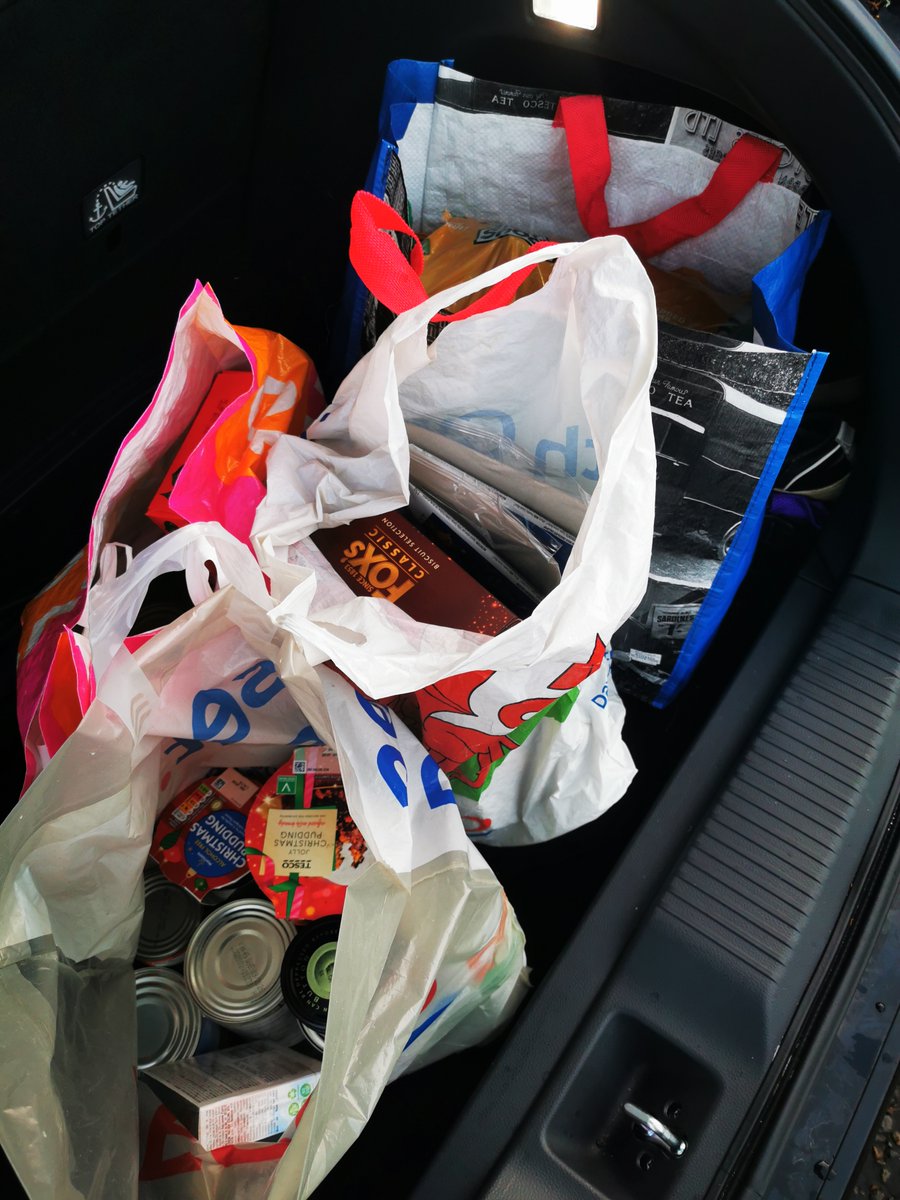 Today is #GivingTuesday , where little acts of kindness go a long way.  Dafen Forum are donating to a local foodbank, with generous donations from visitors to our recent Xmas Fair