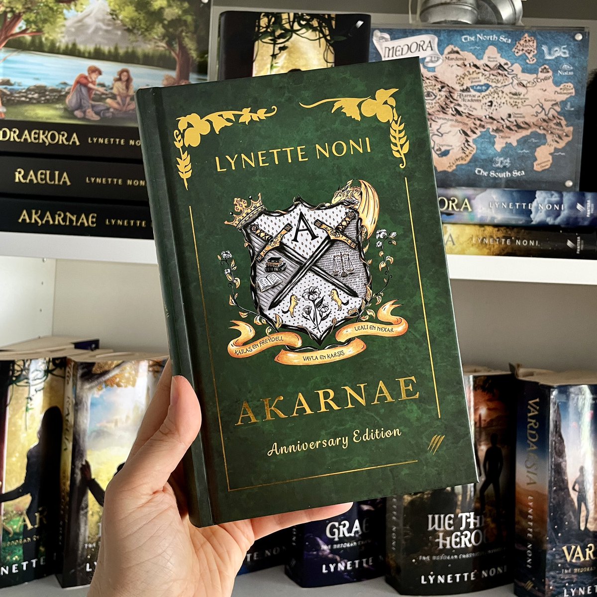 Lynette Noni tweet media