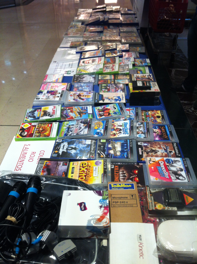 Ven a la Fun Zone los días 6 y 7 de diciembre (Palacio Euskalduna de Bilbao, entrada gratuita) y acude al stand de <a href="/vxalimentos/">VideojuegoxAlimentos</a> para llevarte ediciones exclusivas y accesorios a cambio de productos no perecederos. ¡Ayuda a quienes más lo necesitan!