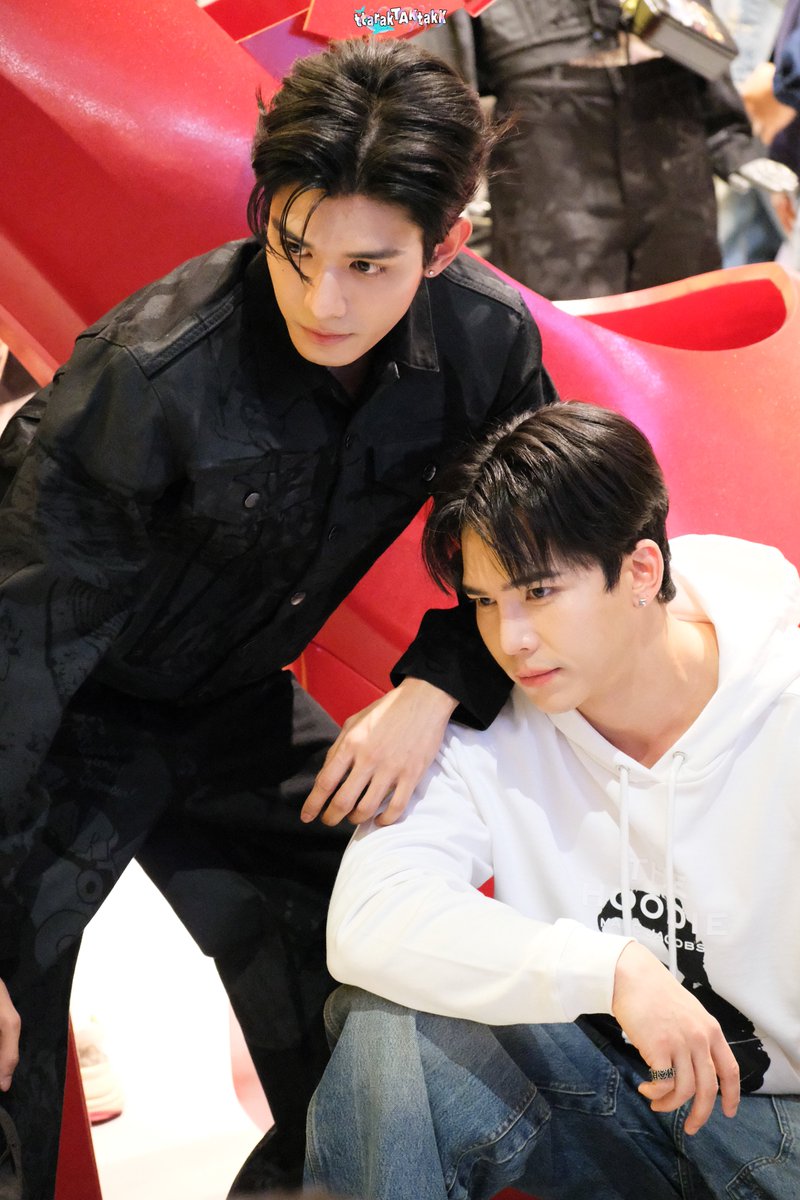 ttaraktaktakk's tweet photo. หล่อแบบแพคคู่ ✨
「@MMaxmaxxxx @netsiraphop 」
#Mmaxmax #netsiraphop
#MarcJacobsxMaxNet
#ByTaktakk https://t.co/7KofUgXkW2