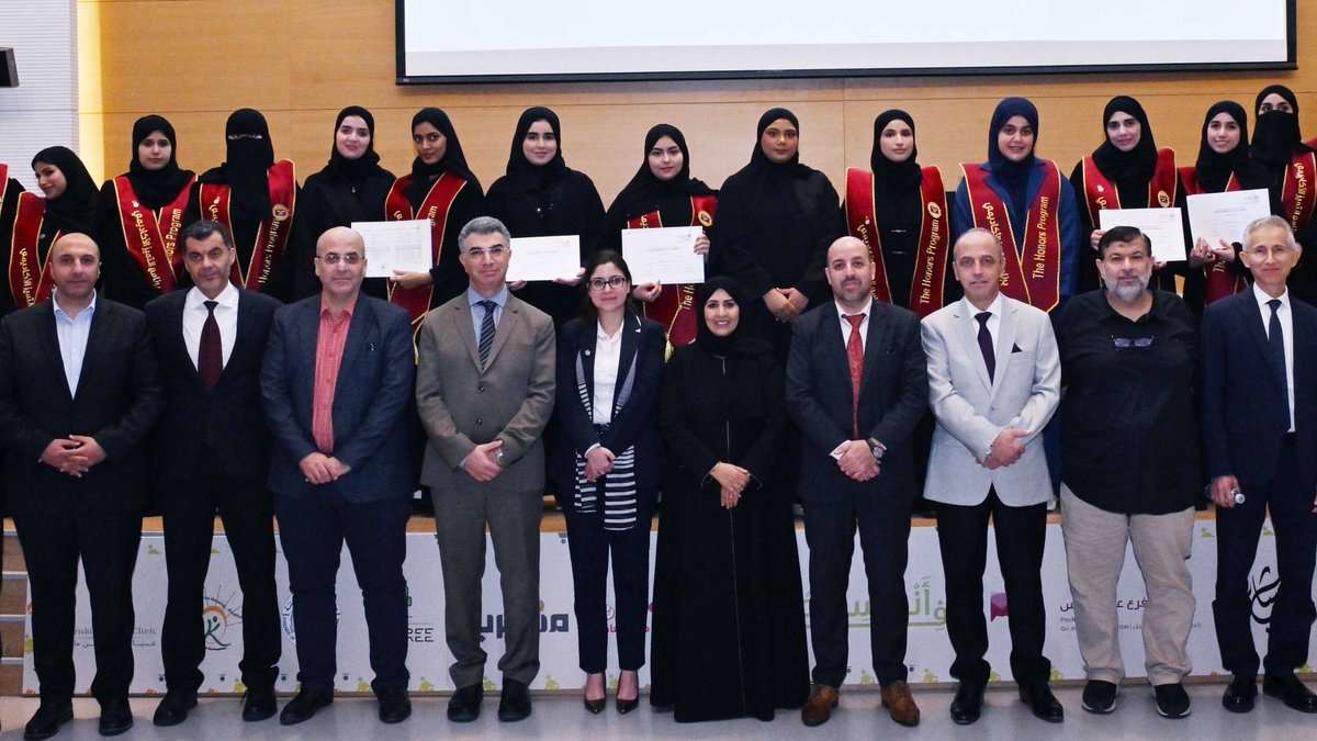 #جامعة_قطر تكرم خريجي برنامج التميز الأكاديمي

للمزيد: tinyurl.com/5bup6jx6

QU Honors 2023–2024 Honors Program Graduates

For more: tinyurl.com/ydmchedj