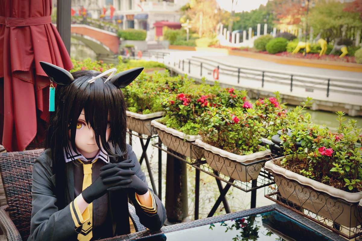 拖雷纳桑，难得下午有时间，来坐下来歇会一起喝个下午茶呢☕️～
📷：<a href="/biandapiaoliang/">小比^O^</a> 
#kigurumi #ウマ娘 #マンハッタンカフェ