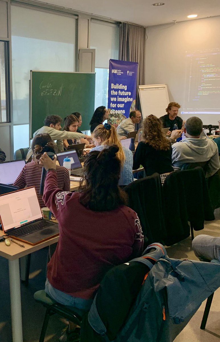 IEO_Cadiz's tweet photo. Nuestro compañero Ale Hidalgo @Sir_Arisent , becario en @Trofiqueando con @JAEIntro_CSIC , participó hace unos días en el curso 📊Ecosim con Ecopath🐠celebrado en el @ICMCSIC .

🙌🏽Con @CollMonton y @JeroenSteenbeek instruyendo al equipo.

#EstrategiasMarinas
#GES4SEAS #PROOCEANS https://t.co/16ga2CgnJu