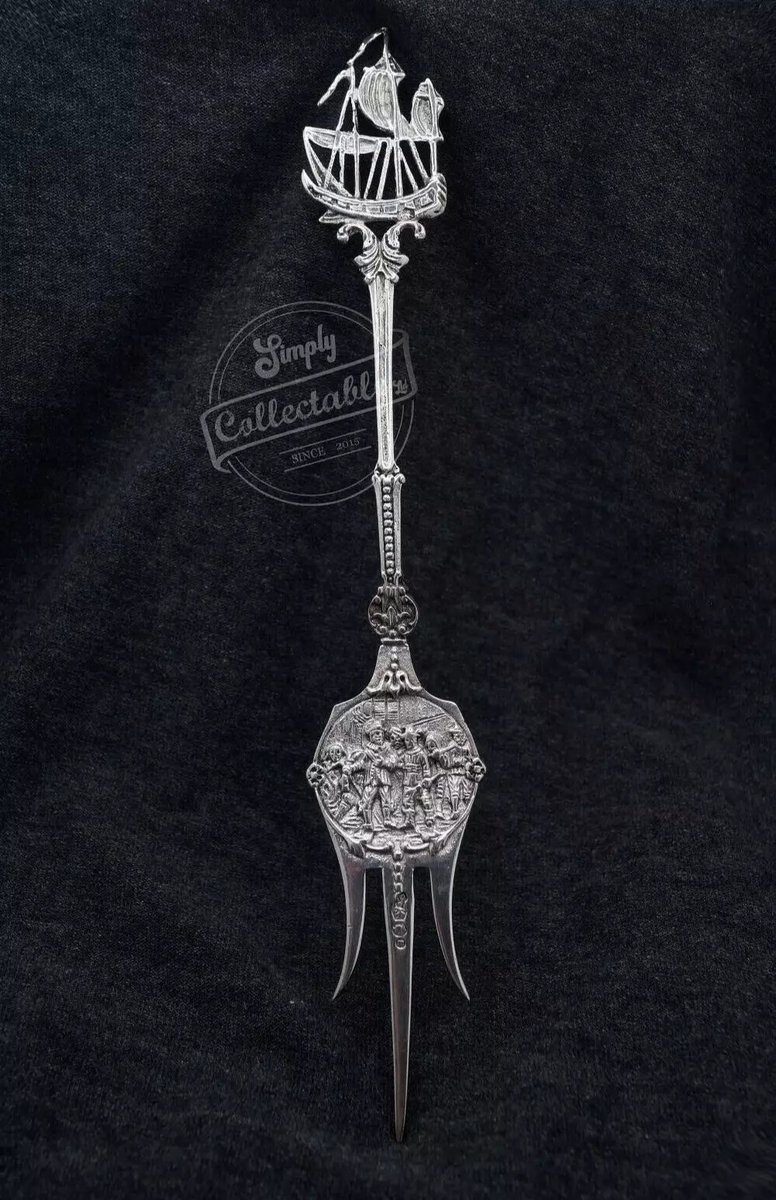 SimplyCLtd's tweet photo. 833 Silver Dutch Serving Fork, a wonderfully crafted piece by Herbert Hooijkaas
Available here: https://t.co/EL2acJZ02c

#Silver #antiques #vintage #shopping #uniquegifts #giftideas #Christmas2024 #Christmasgifts #eBay https://t.co/P3AmrCDKJQ