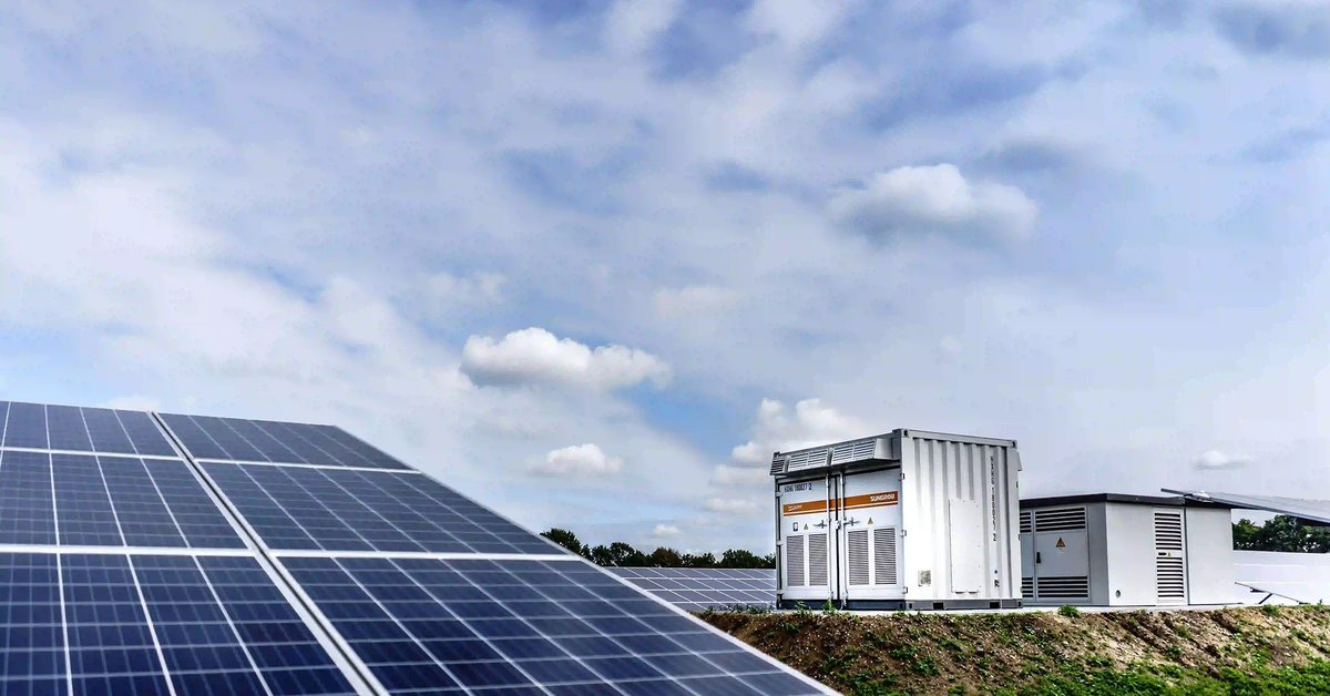 Batterijen gaan ons elektriciteitsnet in de toekomst helpen. Als we energieopslag zo veel mogelijk bij bestaande zonne- en windparken plaatsen, geeft dat ons elektriciteitssysteem een hoop flexibiliteit. Lees hier waarom dat zo handig is 👉 brnw.ch/21wP9po