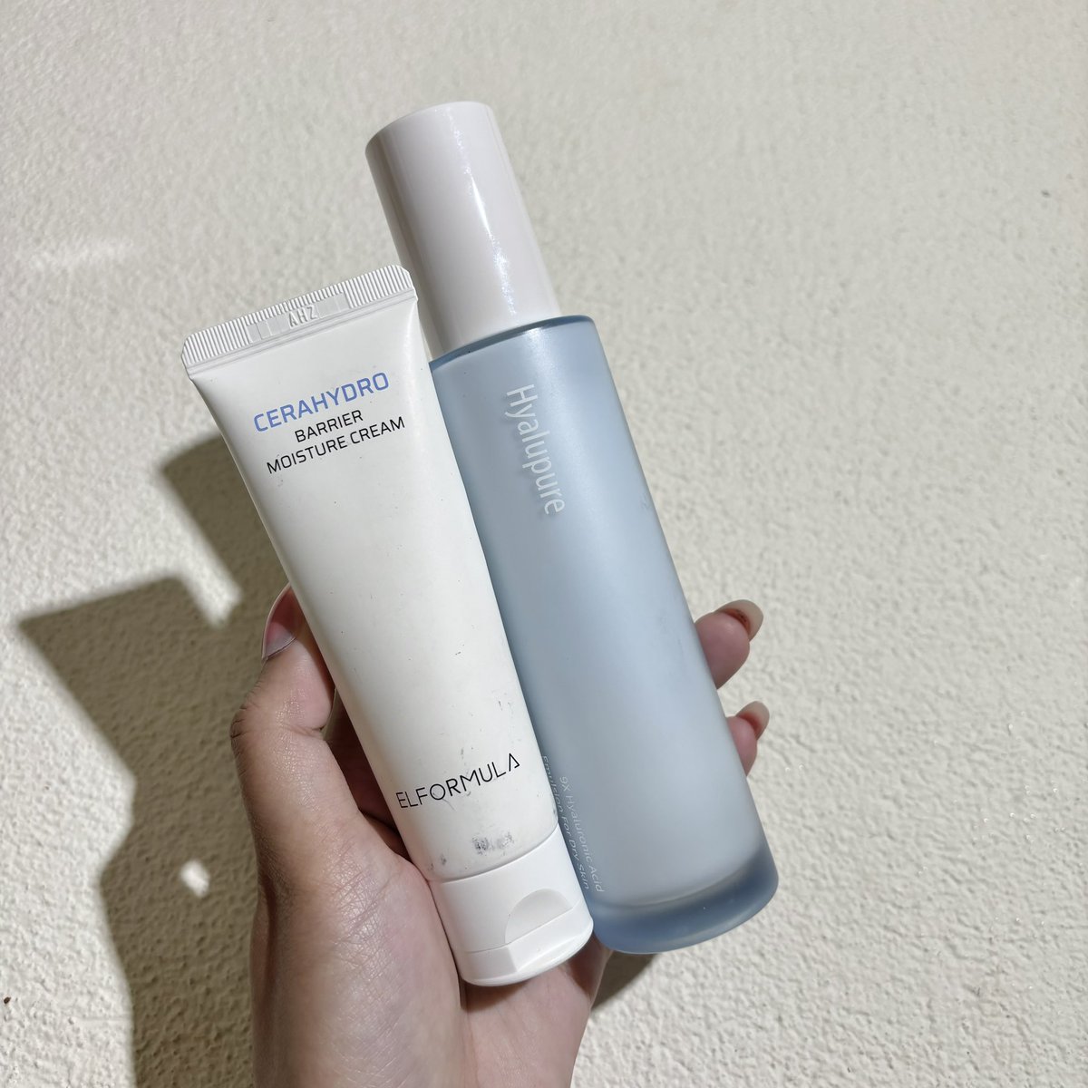 beautiaf's tweet photo. sama-sama buat dry skin, bedanya apa?

lagi suka sama kedua moist ini cocok di kulit keringku, kalau butuh moist yg lembabnya oke bisa coba di antara keduanya. aku bahas perbedaannya disini⤵️ https://t.co/Koh2fjg2ZQ