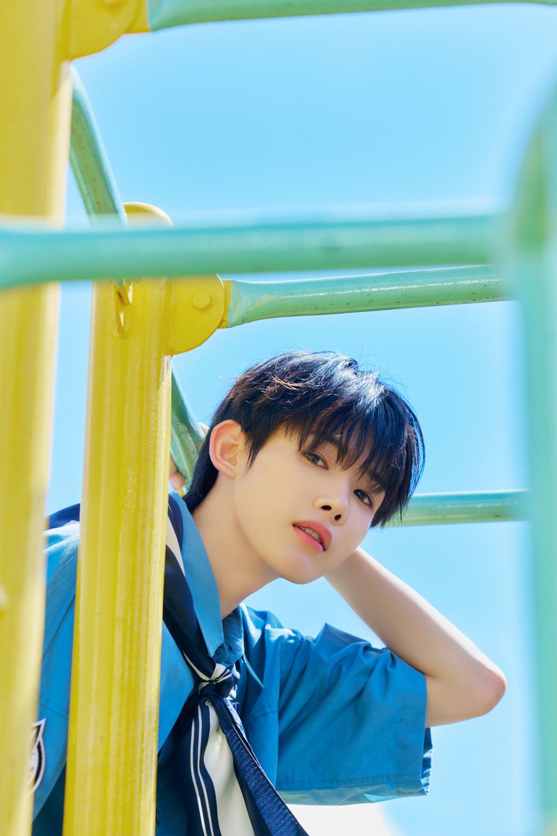 ANDTEAMFR_FAN's tweet photo. 03.12.24 ⇶ 📸
‣ Les photos teasers #2 de #NICHOLAS #YUMA et #JO pour le season's greeting ‘Puzzle of Me’ one été publiés 🧩
⤷ #andTEAM #Seasons_Greetings
#ANDTEAND #LUNE
@andTEAMofficial https://t.co/puUuIHZdx1