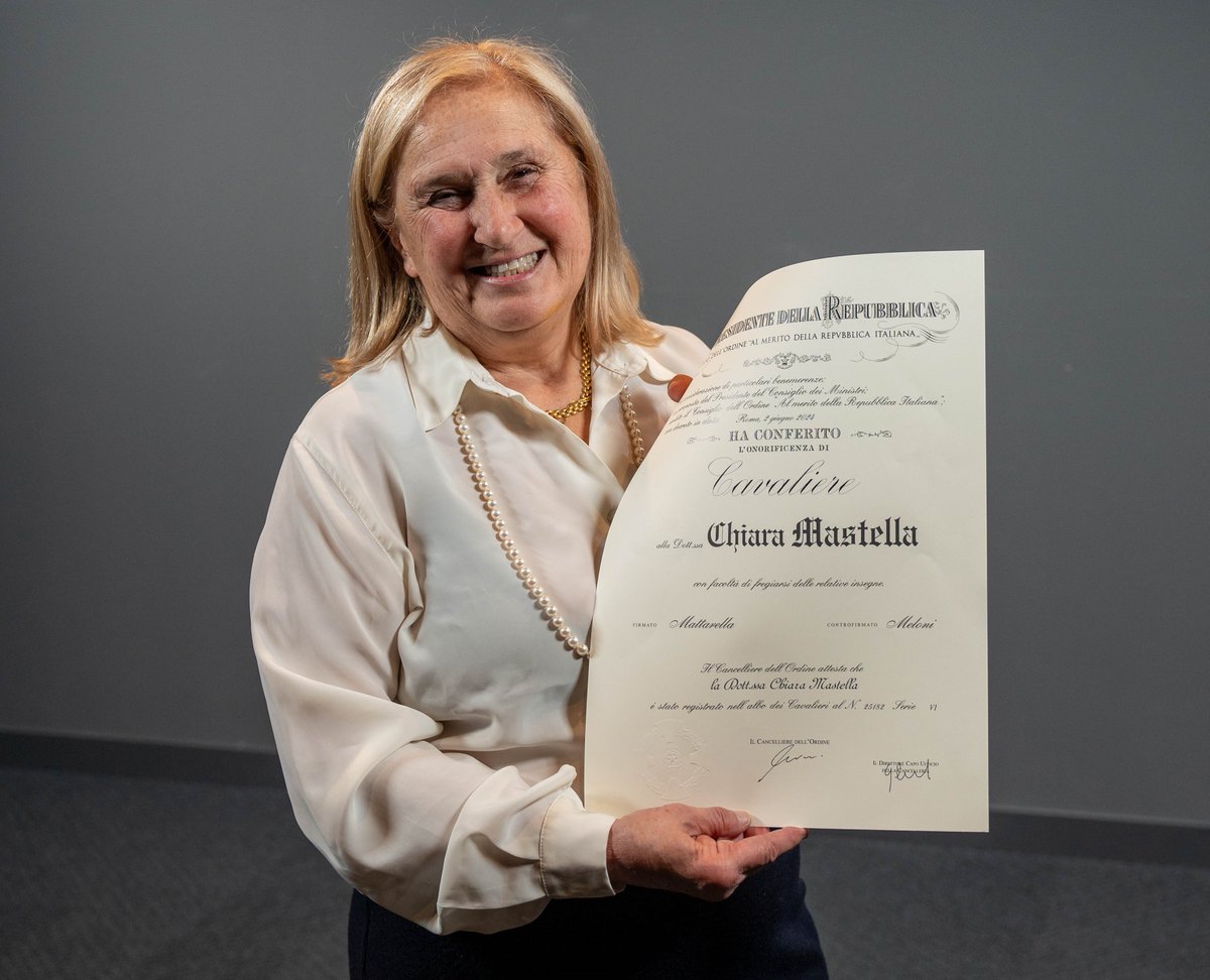 policlinicoMI's tweet photo. Chiara Mastella Cavaliere al Merito della #RepubblicaItaliana per il suo costante impegno a sostegno delle famiglie e dei genitori di bambini affetti da malattie neurologiche gravemente invalidanti.
#SMA #PoliclinicoMi #UONPIA #SAPRE
▶️https://t.co/f93Wo2zh5H https://t.co/QbRpwpXrOT
