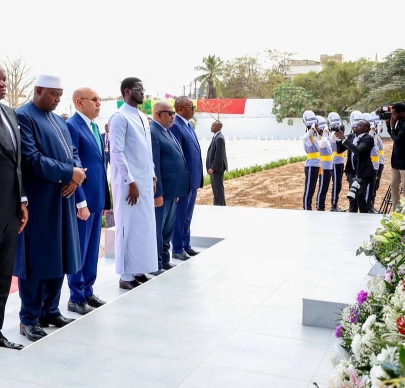 Thiaroye44_Offi's tweet photo. À Thiaroye, la mémoire nous rassemble et réaffirme notre humanité.**  

Le Président de la République, accompagné de ses homologues africains, a rendu un vibrant hommage aux Tirailleurs sénégalais, ces héros longtemps oubliés, tombés pour avoir réclamé justice et dignité. https://t.co/flA5ma004b