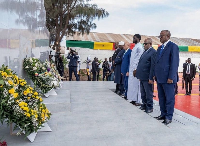 Thiaroye44_Offi's tweet photo. À Thiaroye, la mémoire nous rassemble et réaffirme notre humanité.**  

Le Président de la République, accompagné de ses homologues africains, a rendu un vibrant hommage aux Tirailleurs sénégalais, ces héros longtemps oubliés, tombés pour avoir réclamé justice et dignité. https://t.co/flA5ma004b