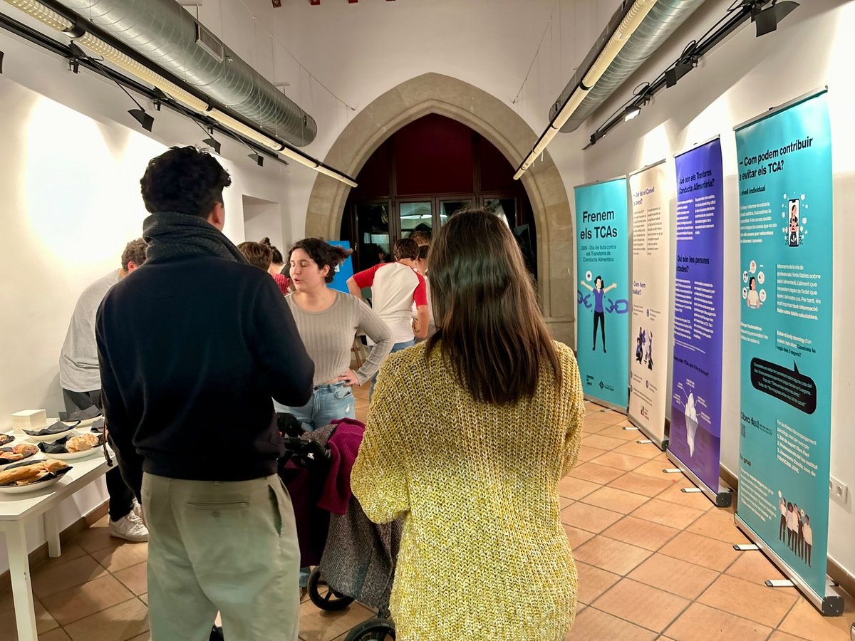 📣Sant Cugat commemora el Dia Internacional de la Lluita contra els Trastorns de la Conducta Alimentària amb l’exposició “Frenem els TCAs”. 
 
La mostra és fruit de la reflexió del Consell de Joves 12/17 sobre els riscos del TCA i la seva prevenció.

📲premsa.santcugat.cat/ajuntament/san…