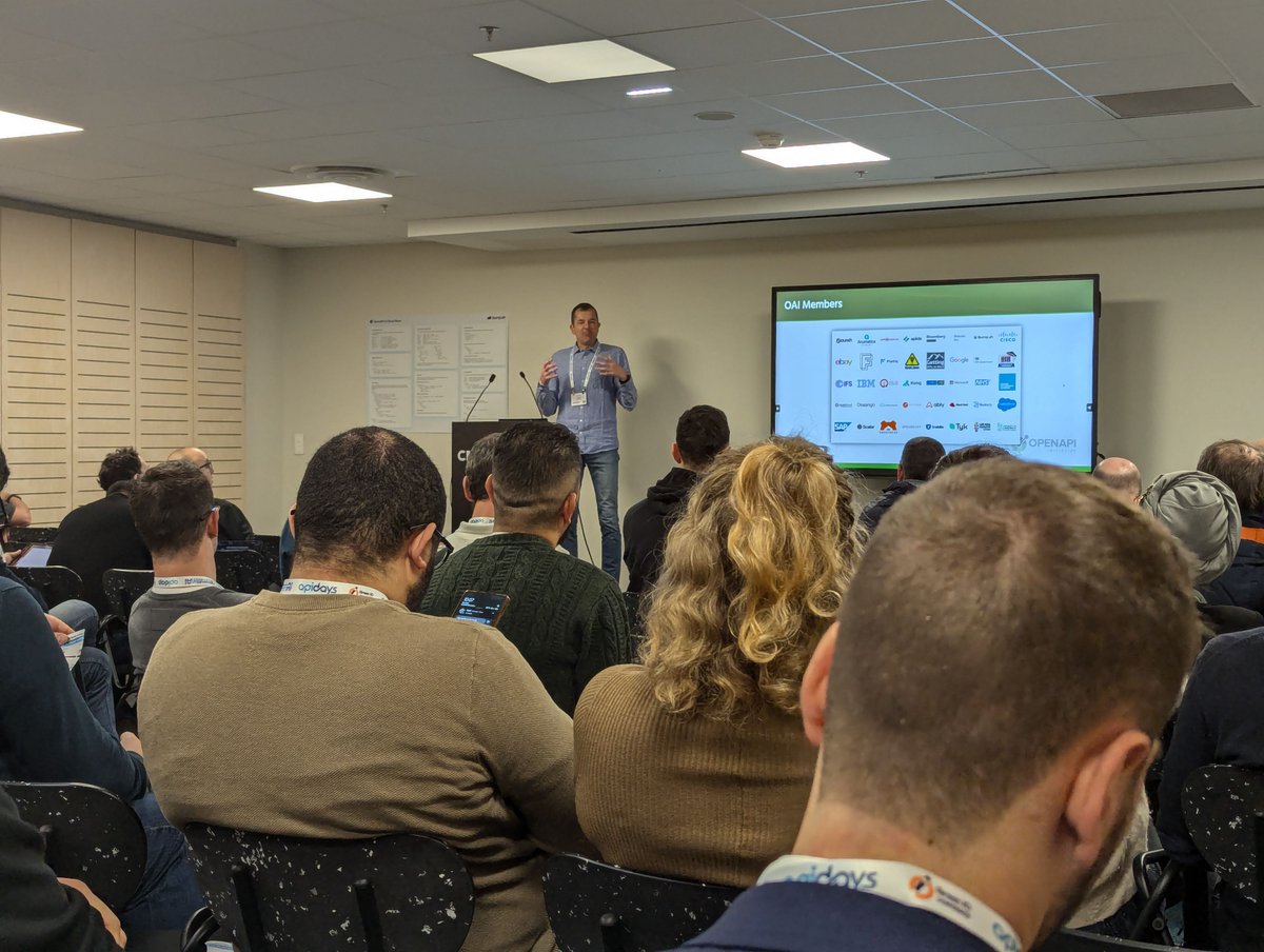 mamund's tweet image. @dret kicking off the #openAPI track at #apiDays Paris

#api360