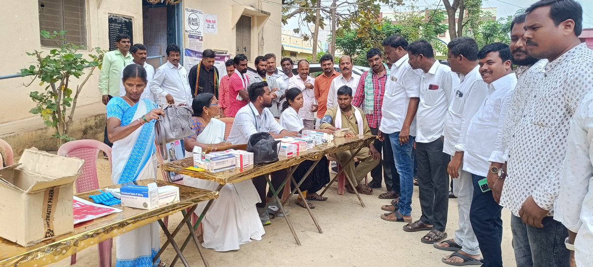 MplYellareddy's tweet photo. As part of Prajapalana Vijayotsavalu Health camp program conducted in Yellareddy municipality Chairman and councilors municipal staff participated in this program @cdmatelangana @SBMU_Telangana @tksreedevi @TelanganaCMO https://t.co/8SF2ey24OD