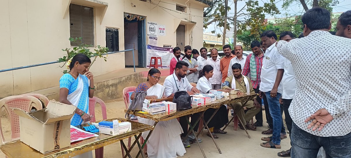 MplYellareddy's tweet photo. As part of Prajapalana Vijayotsavalu Health camp program conducted in Yellareddy municipality Chairman and councilors municipal staff participated in this program @cdmatelangana @SBMU_Telangana @tksreedevi @TelanganaCMO https://t.co/8SF2ey24OD