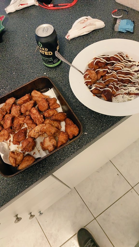 Made chicken karaage again, but slightly different this time. Instead of a wet and dry batter I made a "non-newtonious" batter (literally just the Cornflour slime) which should keep the chicken batter really crispy even when smothered in sauces 😋👨‍🍳

Also no stream as I'm zooted.