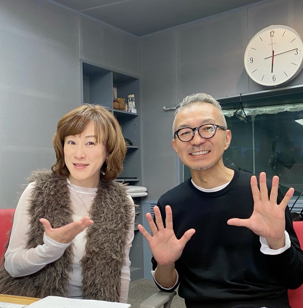 econocoe2's tweet photo. 今夜19:00-21:00に久しぶりに生放送します😃✨あなたの2024年にマイヒットを教えてください🌈日経BPの品田英雄さんと一緒に2024年のトレンドを振り返ります♪

TOKAI RADIO 
【MUSIC SPECIAL powered by Billboard JAPAN】

メッセージの受付などはこちらから▶︎ https://t.co/4ybrESGsUO https://t.co/7aHPbYmMkT
