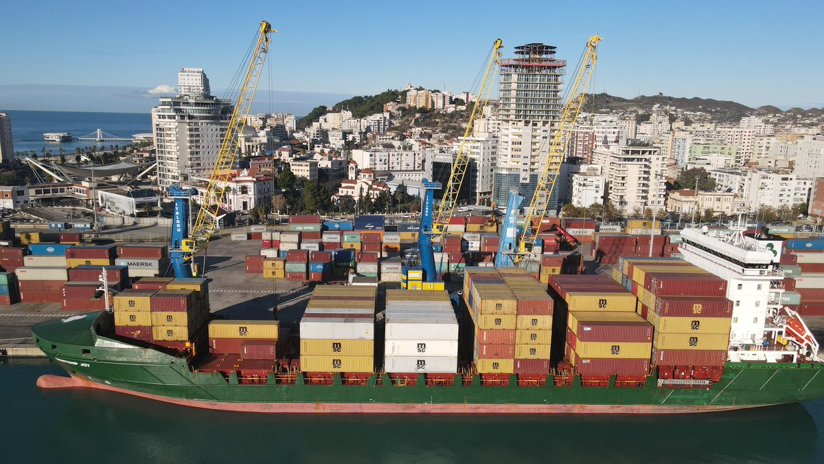 DurresPort's tweet photo. #ContainerTuesday⛴🏗🌊
#Spotted👀: #ContshipJoy container ship flying under the flag of #Liberia🇱🇷unloading 326 Pcs @ quay 6 today.This ship is 140m long & has a GT of 10.965 t.🚢🏗
#Maritime🇦🇱⚓️🚢 #portcity #logistics #shipping #cargo #portainers #harbour #tuesdayvibes📸 https://t.co/19APDdG28z