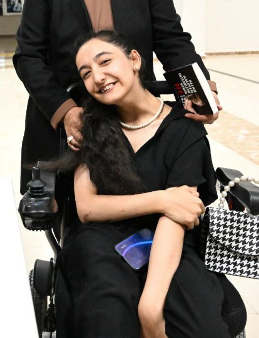 Teşekkürler Cumhurbaşkanım, Minnettarım.

[Malatya`dan bir engelli kardeşiniz]

Sizden öncemiz yok. Siz engellileri insandan sayıp bir statüyle beraber bütün haklarımıza kavuşturdunuz ardından insanların önyargıları kırıldı, bize bakışları değişti. Hor görülme, ikinci, üçüncü