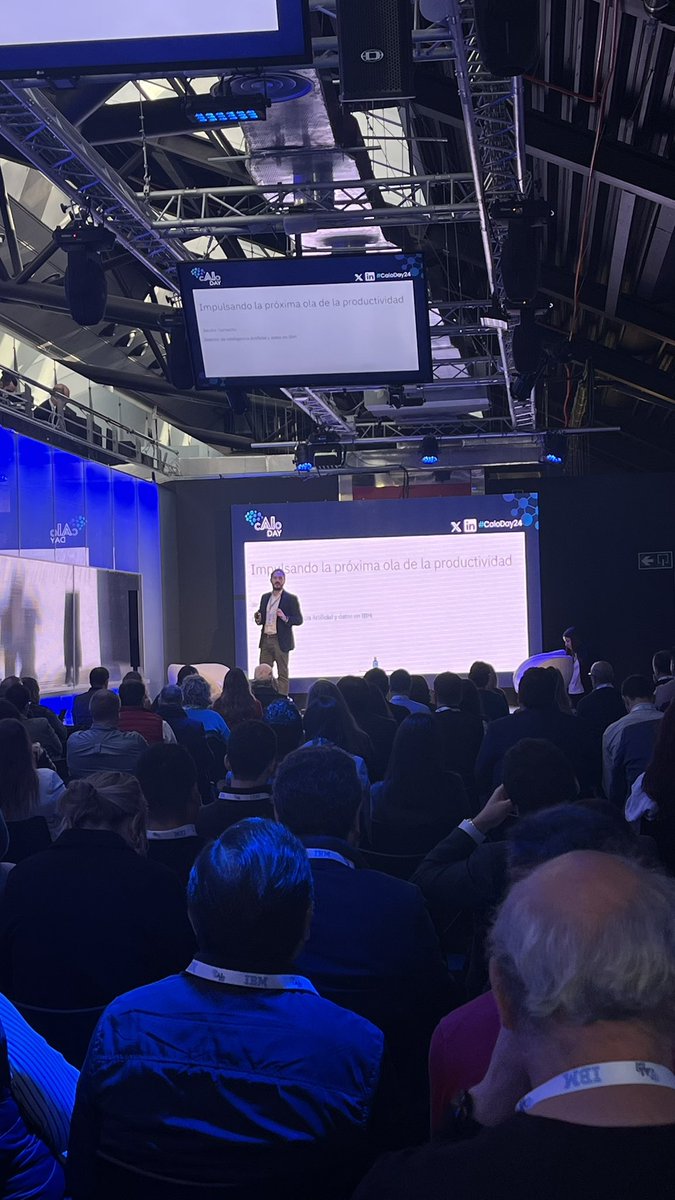 🌟 Arrancamos el #cAIoDay24 con una visión inspiradora sobre el rol del Chief Artificial Intelligence Officer en la era de la IA. 
¡Estrategia, ética y gobernanza como pilares!🚀

#InteligenciaArtificial #LiderazgoIA